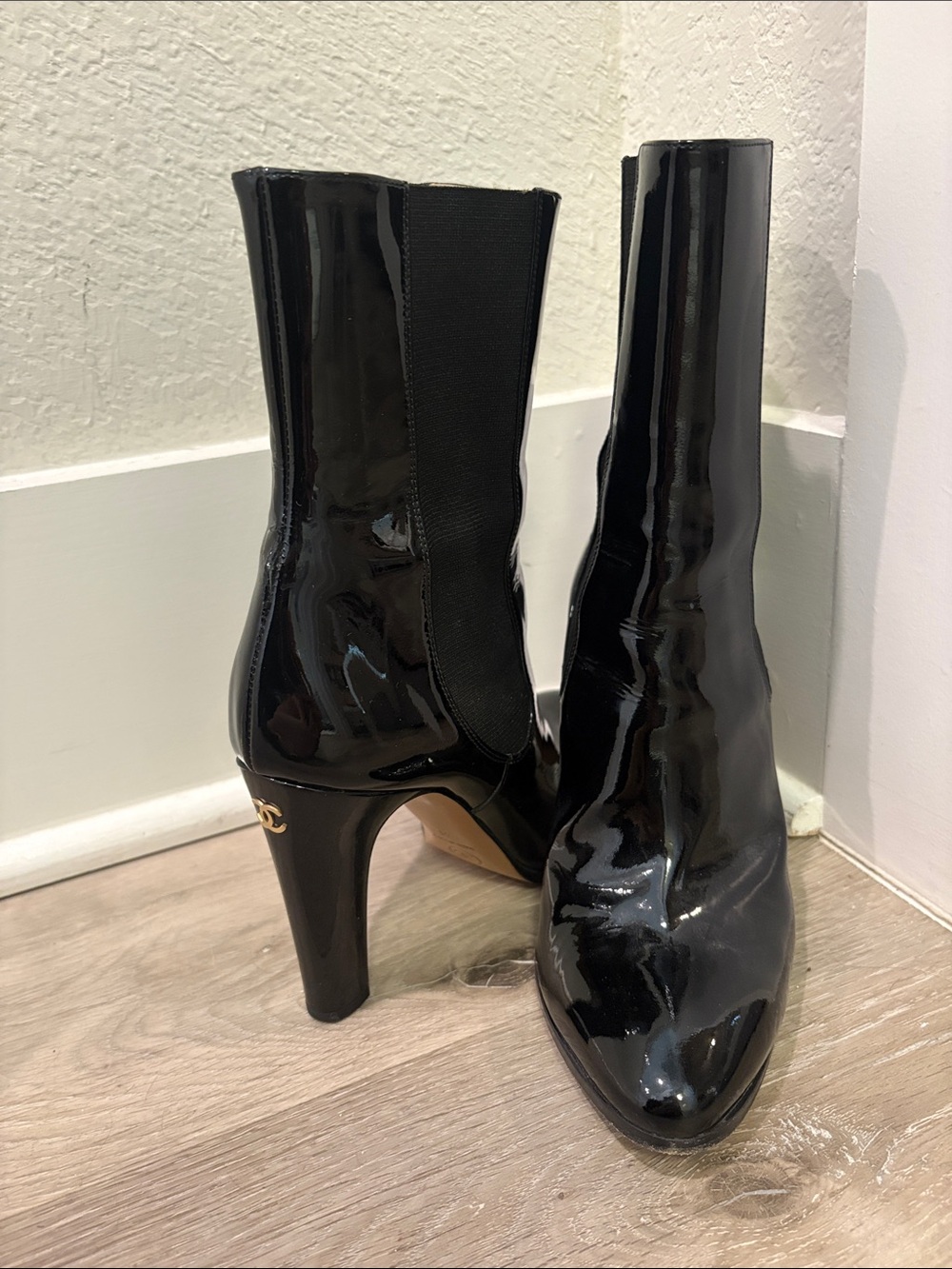 CHANEL Black Patent Leather CC Chelsea Ankle Boots Size 41